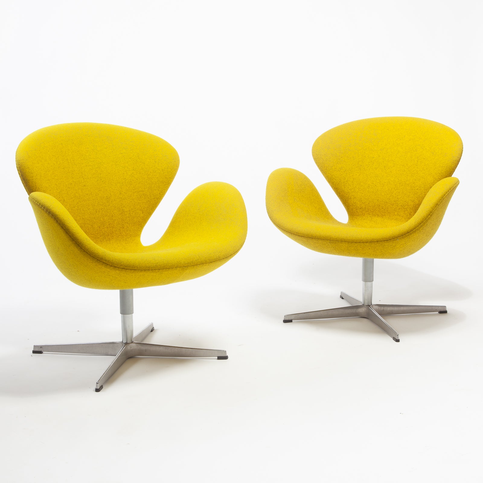 Arne Jacobsen 'Swan Chair' for Fritz Hansen