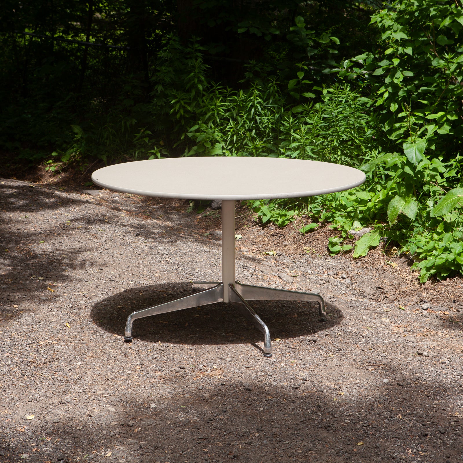 Large Round Eames Table